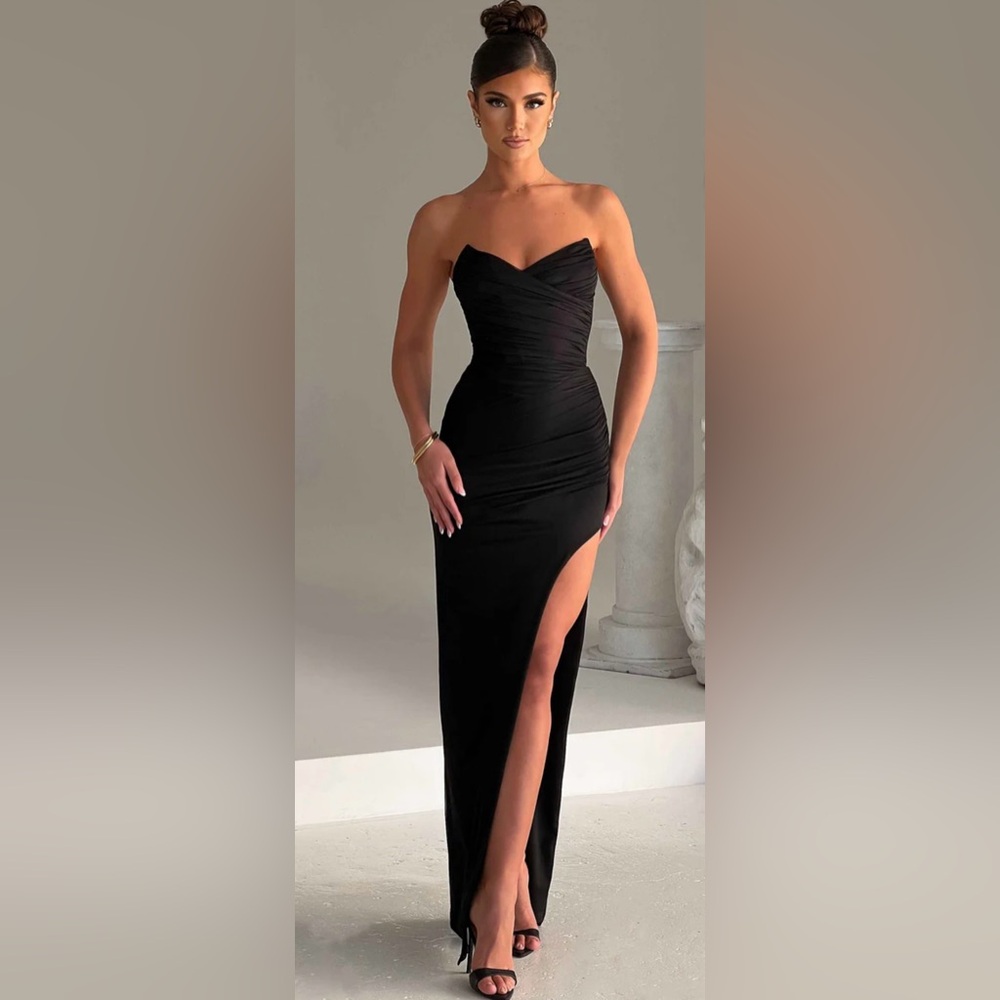 Elegant Strapless Black Evening Gown